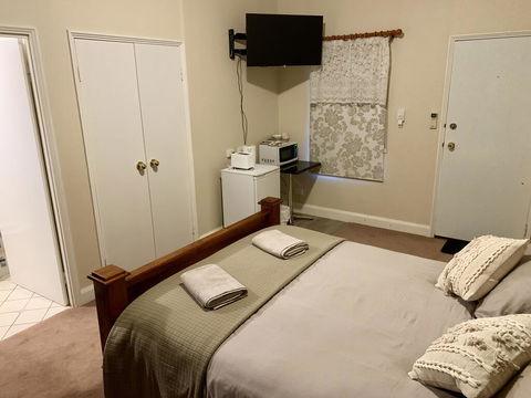 Settlers Hotel York - Australia Accommodation 2