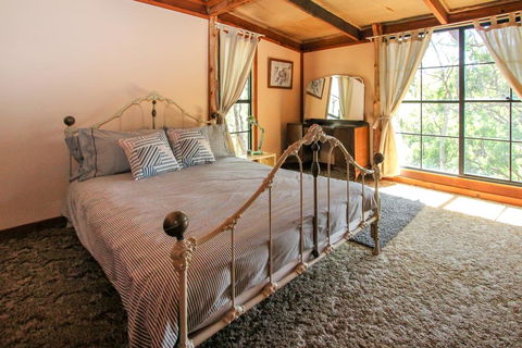 Shady Creek Eco Cabin, Peaceful Country Getaway - Australia Accommodation 0