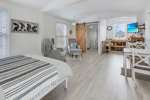 Shearers Cottage - Pet Friendly Holiday Accommodation - Australia Accommodation 3