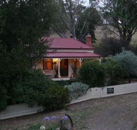 Sinnamons Cottage - Australia Accommodation