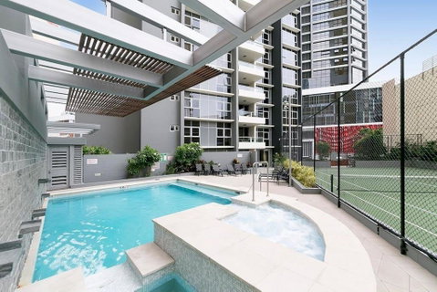 SK2 - 3BR With Pool Gym Steam Room In Story Bridge - Australia Accommodation 1