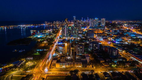 Sky Broadwater Apartments - Australia Accommodation 3