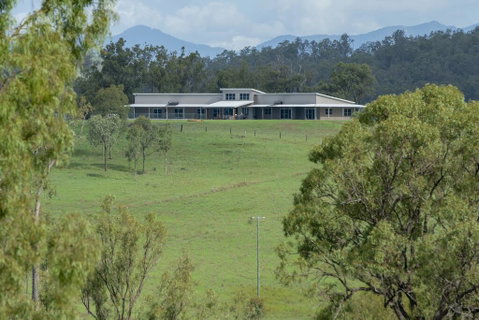 Skyline Farm House - Australia Accommodation 1