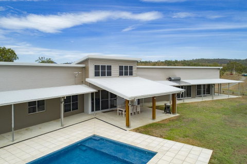 Skyline Farm House - Australia Accommodation 0