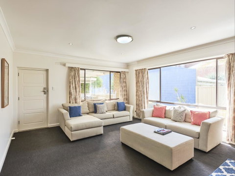 Skymirror Villa - Australia Accommodation 2