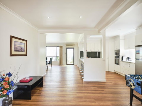 Skymirror Villa - Australia Accommodation 0