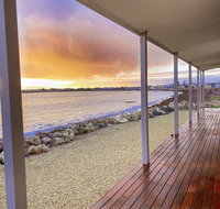 Smart Beach House  Pelican Point - Australia Accommodation