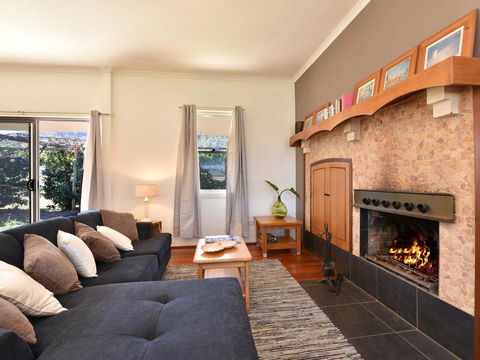 Somerville Wines Farmstay In Broke, Super Cute House On Working Farm. Walk For Miles. - Australia Accommodation 0