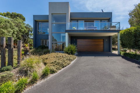 Sophisticated Contemporary Coastal Living With Sweeping Views In Cape Schanck - Australia Accommodation 2