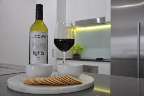Spacious 2 Bed 2 Bath Unit - LUMA APARTMENTS - Australia Accommodation 1