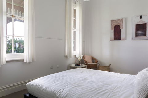 Spacious 2-bed, 2-bath Home With Parking And Balcony - Australia Accommodation 2