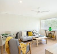Spacious and Bright Apartment Minutes to the Beach - Australia Accommodation
