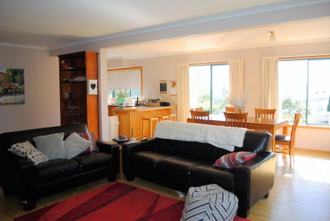 Spacious And Central To CBD - Australia Accommodation 0