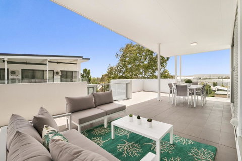 Spacious Apartment With Generous Entertaining - Australia Accommodation 0