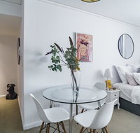Spacious Apt V Stylish Furniture Pool GYM - Australia Accommodation
