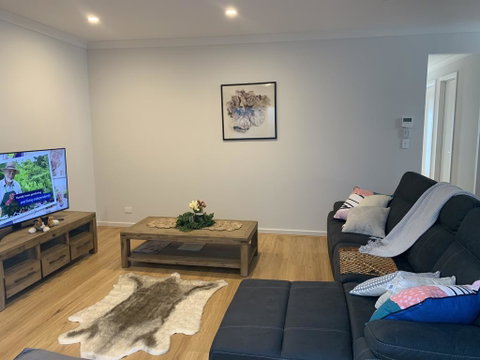 Spacious Rooms Home-Stay With Free Wifi - Australia Accommodation 0