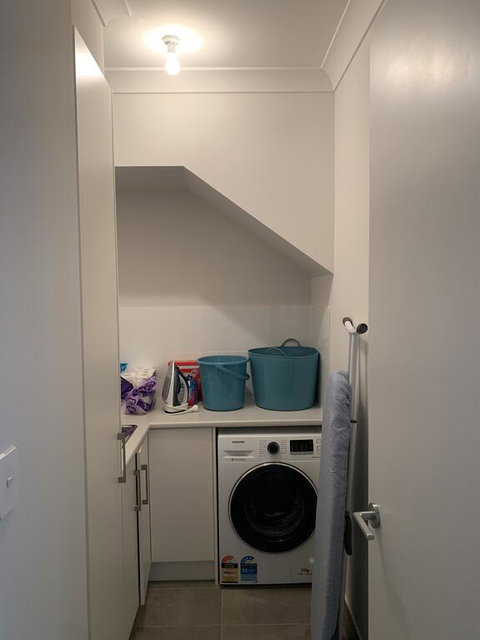 Spacious Rooms Home-Stay With Free Wifi - Australia Accommodation 2