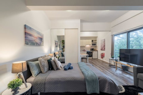 Spacious Studio 2mins To Station&Shopping Sleeps4 B - Australia Accommodation 3