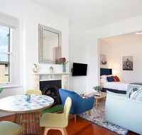 Spacious Studio With Balcony in Inner-City Glebe - Australia Accommodation