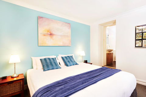 Spacious Studio With Courtyard And Extra Beds - Australia Accommodation 2