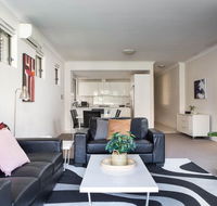 Spacious Two-Bedroom Apartment near Hospital - Australia Accommodation