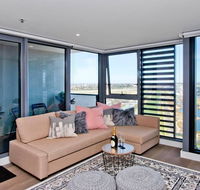Spectacular Private Balcony Views with Pool - Australia Accommodation