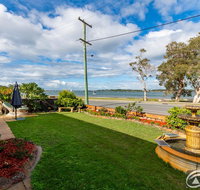 Spoil yourself with the perfect position of this first floor Unit - Australia Accommodation