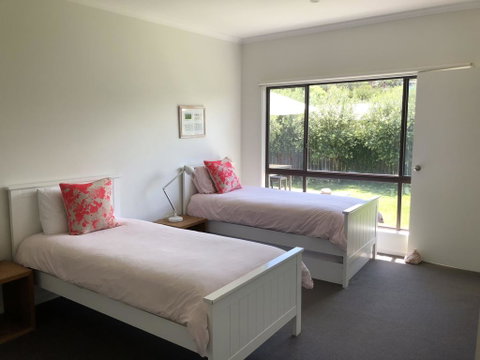 Spray Point Beach House: Entertaining Deck - Australia Accommodation 0