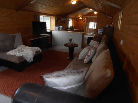 Springmead Rustic Cabin - Australia Accommodation 3