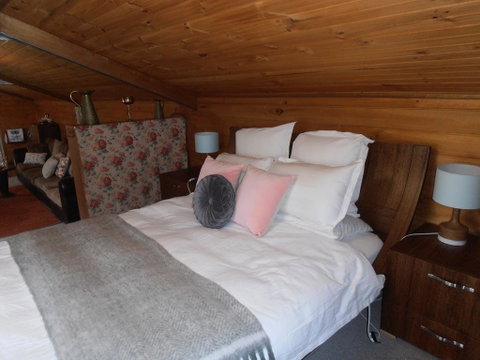 Springmead Rustic Cabin - Australia Accommodation 0