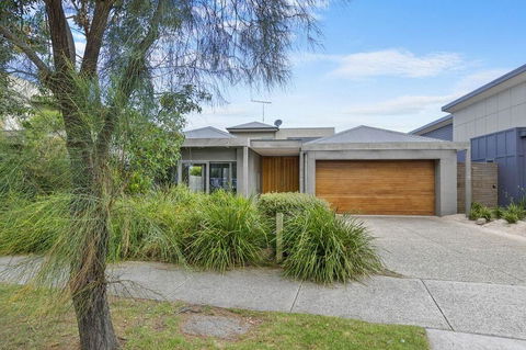 St Georges Sands Oasis 10 - Australia Accommodation 0