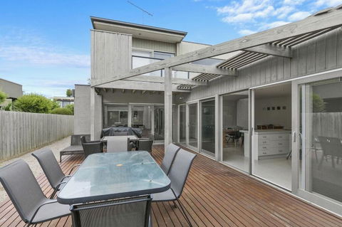 St Georges Sands Oasis 10 - Australia Accommodation 1