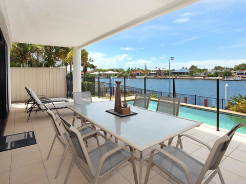 St Lucia 11 - 4 BDRM Canal Home With Pool - Australia Accommodation 0