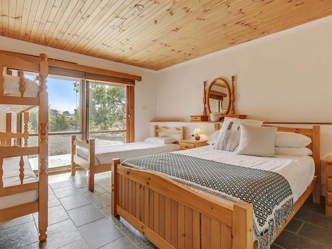 Steeles Island Retreat - Australia Accommodation 2