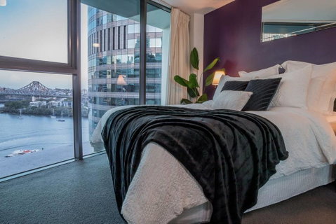 Story Bridge/River Views,  Pool, Gym, Netflix, Carpark - Australia Accommodation 3