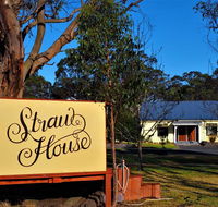 Straw House B and B - Australia Accommodation