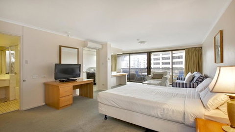 Studio With Balcony At College St - Australia Accommodation 2