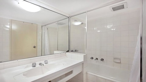 Studio With Balcony At College St - Australia Accommodation 3