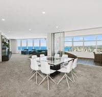 Stunning 4 bedroom Sub Penthouse - level 60 Q1 - Australia Accommodation