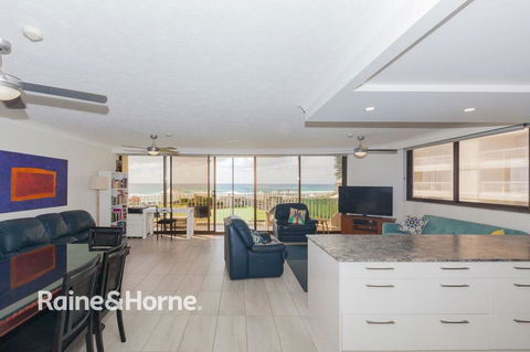 Stunning Beachfront Apartment - Australia Accommodation 0