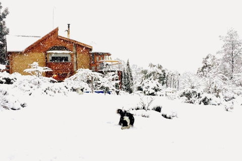 STUNNING HOME WITH AMAZING VIEWS - Just 20 Mins To The City And Only 10 To MONA! - Australia Accommodation 0
