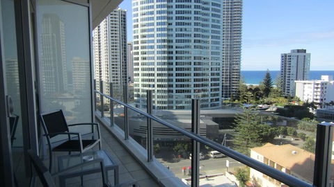 Stunning Surfers Paradise Apartment - Australia Accommodation 3