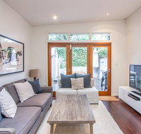 Stunning Townhouse- Quiet Street Close to CBD - Australia Accommodation