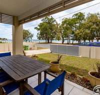 Stunning Waterfront Home with pool - Sylvan Beach Esp Bellara - Australia Accommodation
