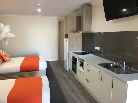 Sturt Motel - Australia Accommodation 2