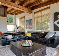 STYLISH  RELAXED LAKE HOME // NARRABEEN - Australia Accommodation