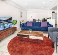 Stylish 2-Bed Apartment with Sweeping River Views - Australia Accommodation