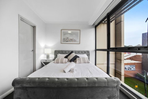 Stylish And Spacious Apt With Double Living Room - Australia Accommodation 3