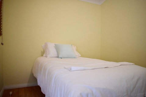 Stylish Cute Cottage In McMahons Point - Australia Accommodation 3