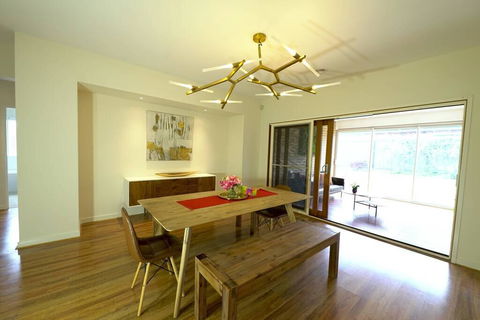 Stylish Luxe House For Big Group Near Shopping Center - Australia Accommodation 3